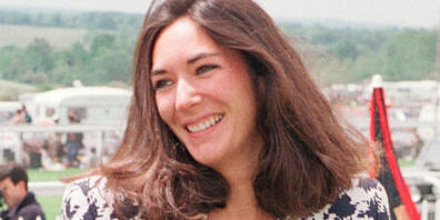 ARCHIV - Ghislaine Maxwell, Tochter des Medienzaren Maxwell, bei der Ankunft an der Rennbahn. Auf die in Untersuchungshaft sitzende Ex-Partnerin von Jeffrey Epstein, Ghislaine Maxwell, kommen weitere Anklagepunkte zu. Foto: Jim James/PA Wire/dpa