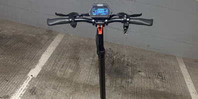 Die Polizei stellt vermehrt illegale E-Scooter bei Jugendlichen sicher.