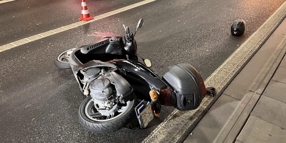 Der Unfall forderte eine Verletzte und verursachte  Sachschaden.