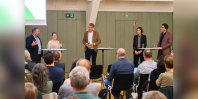 Zu Beginn vermittelte Dr. Josef Buchner, Bereichsleiter Forschung & Entwicklung am Institut für Digitale und Informatische Bildung der Pädagogischen Hochschule St.Gallen (PHSG) die aktuelle Datenlage, um den Boden für die anschliessende Podiumsdiskussion zu bereiten. 