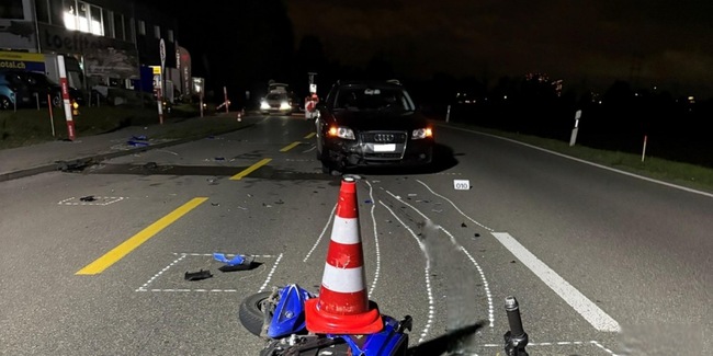 Ein junger Lenker kollidierte mit einem anderen Fahrzeug.