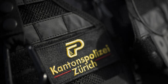 Zürcher Polizisten nahmen in Unterengstringen einen mutmasslichen Schützen fest. (Symbolbild)