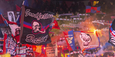 Die UEFA verhängt Geldstrafen gegen den FC Basel. Zudem droht dem Club eine Kurvensperrung. (Symbolbild)