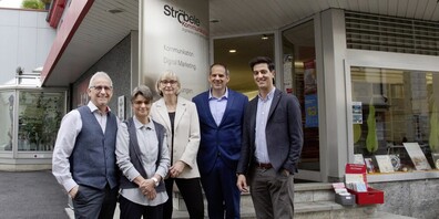 Freuen sich, dass die Geschichte der Ströbele AG weitergeschrieben wird (v.l.): Stefan Ströbele, Andrea Ströbele, Franziska Cavelti, Markus Wilda und Claudio Cavelti.