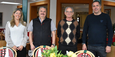 Freuen sich auf die Restaurant-Neueröffnung im «Parkhotel» in Wangs: Bea Guntli, Kilian Senti, Heinz Hilty und Erik Lindeblad (von links). 
