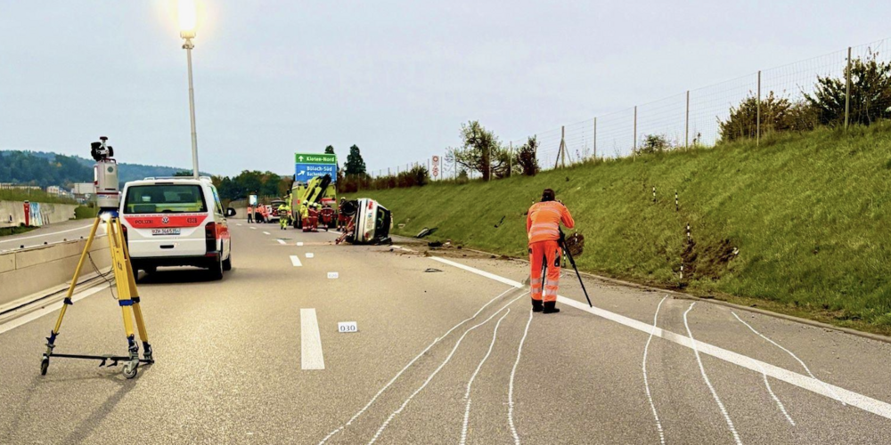 Unfall in auf der A51 in Bülach-Süd