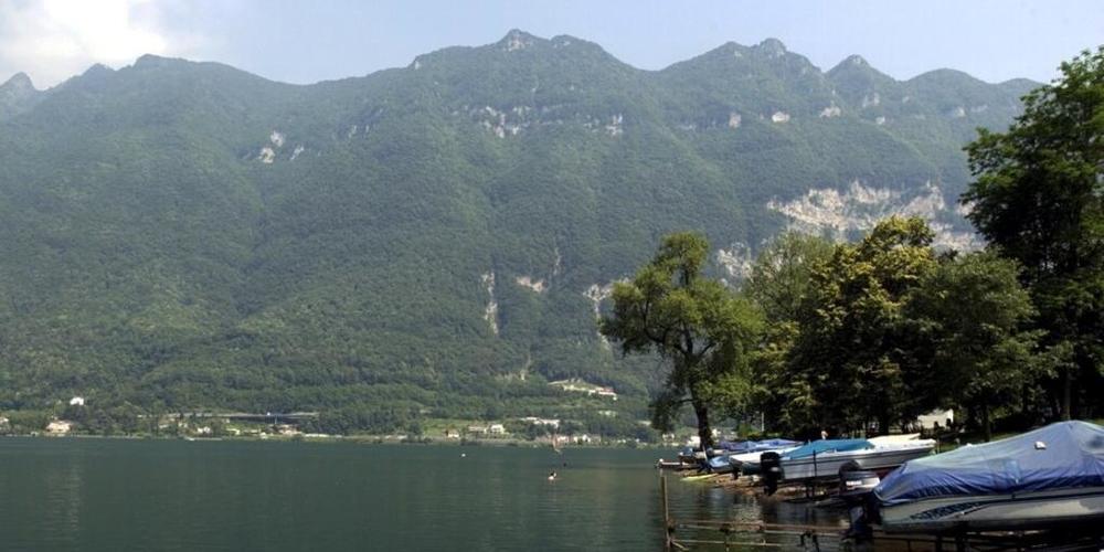 Ab dem 1. April gilt auch in der zu Mendrisio gehörenden Ortschaft Capolago am Luganersee eine Maskenpflicht. (Archivbild)
