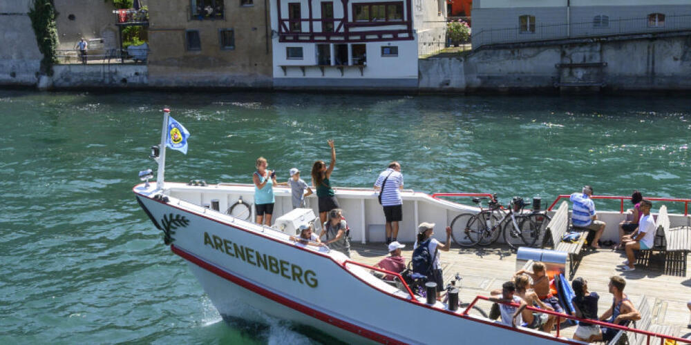 Die Schifffahrtsgesellschaft Untersee und Rhein stellt den Betrieb zwischen Diessenhofen und Stein am Rhein ein. Im Bild die Durchfahrt bei Diessenhofen. (Archivbild)