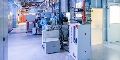 Im Reinraum entwickeln St.Galler Unternehmen neue Technologien für die ganze Welt – von Smartphone-Kameras bis zu Autosensoren.