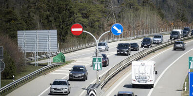 Stau auf der A13 bei Reichenau GR führt regelmässig zu Ausweichverkehr durch die Dörfer. (Archivbild)