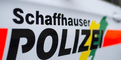 Ein Polizist der Schaffhauser Polizei wurde am Sonntagabend von einer 29-jährigen Frau in die Hand gebissen. (Symbolbild)
