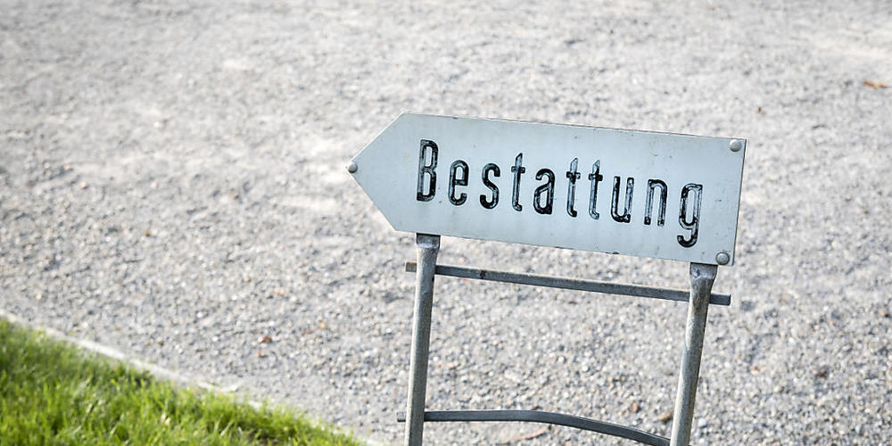 Mensch und Tier sollen sich in Bern bald gemeinsam bestatten lassen können.