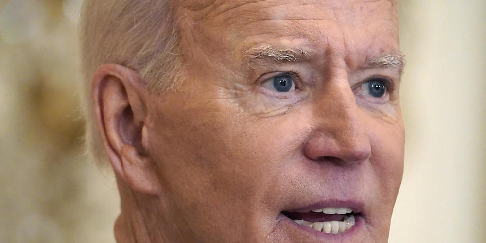 Joe Biden, Präsident der USA, spricht während seiner ersten formellen Pressekonferenz im East Room des Weißen Hauses ein. Foto: Evan Vucci/AP/dpa