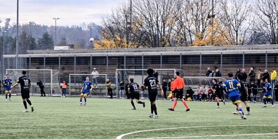 Die Partie gegen den FC Seefeld wurde am 1. November 2025 auf dem Allwetterplatz der Sportanlage Rüti ausgetragen.