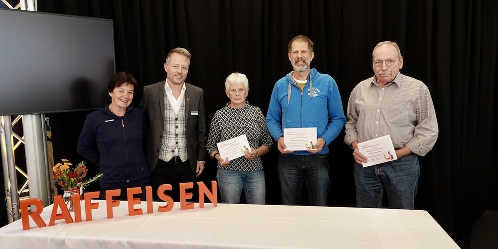 v.l. Monika Fasnacht; Markus Jäger, Raiffeisen; Irma Steiner (2. Platz); Mathias Brechbühl (1. Platz); Hans Peter Rutz (3. Platz).