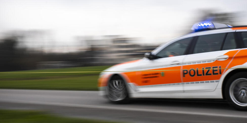 Die Kantonspolizei St. Gallen nahm einem fahrunfähigen Lenker nach einer Kollision in Tübach den Führerausweis ab. (Symbolbild)