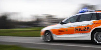 Die Kantonspolizei St. Gallen nahm einem fahrunfähigen Lenker nach einer Kollision in Tübach den Führerausweis ab. (Symbolbild)