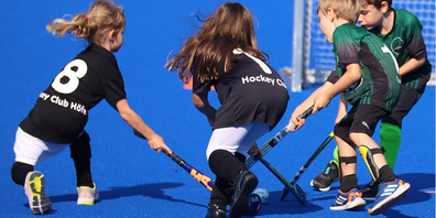 Der HC Höfe bietet für vier- bis sechsjährige Funkey Hockey an (Bild zvg).