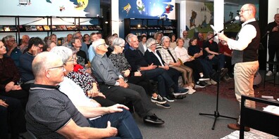 Der gebürtige Bernecker Richi Küttel sorgte in der biblioRii für beste Unterhaltung.