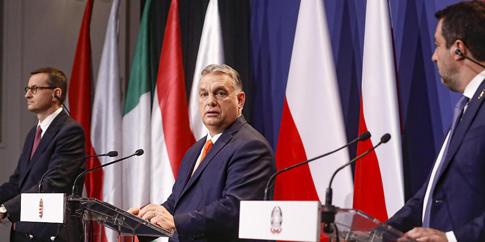 Mateusz Morawiecki (l-r), Premierminister von Polen, Viktor Orban, Premierminister von Ungarn, und Matteo Salvini, Vorsitzender der italienischen Lega, nehmen an einer gemeinsamen Pressekonferenz teil. Foto: Laszlo Balogh/AP/dpa