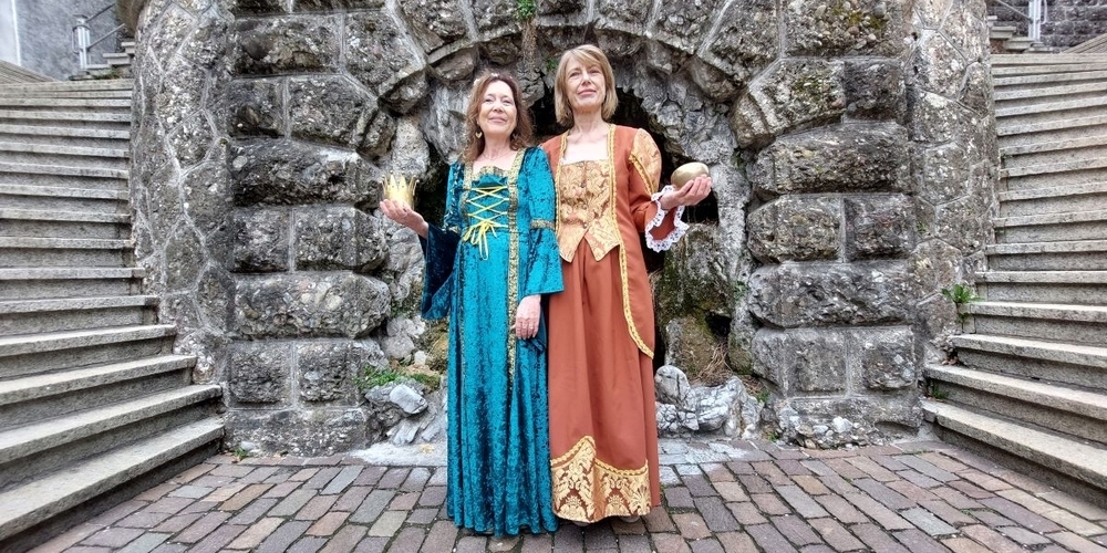 Die beiden Erzählerinnen entführen die kleinen und grosse Zuhörer in fantastische Welten.