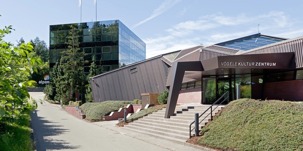 Die oberen Stockwerke des gläsernen Annexbaus des Vögele Kulturzentrums in Pfäffikon sollen einem Neubau weichen. 