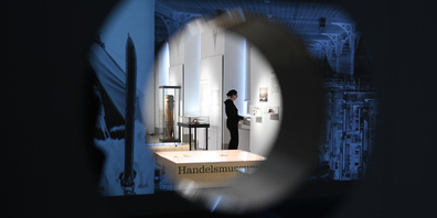 Die Ausstellung vermittelt nicht nur die neusten Erkenntnisse der historischen Erforschung der Sammlungsgeschichte, sondern widmet sich auch den Veränderungen des Museumsalltags