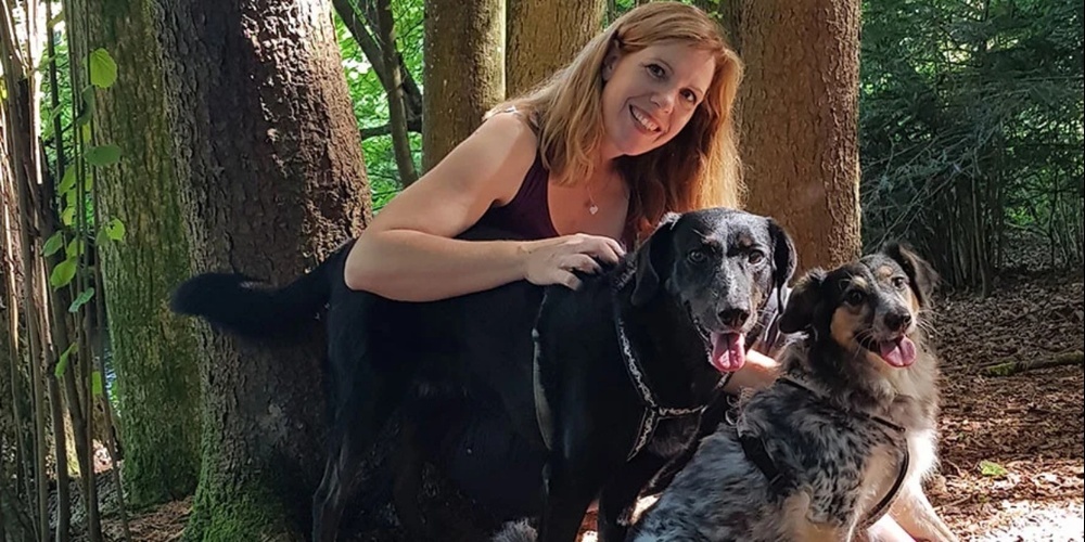 Corinne Meister aus Bollingen setzt sich seit Jahren für Tiere in Not ein und gründete den Verein Tierschutz Helfer zusammen mit ihrem Mann.