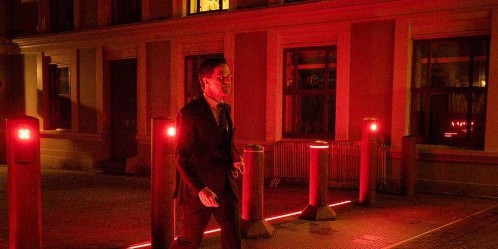 Mark Rutte, Premierminister der Niederlande, verlässt nach einer Debatte das Repräsentantenhaus. Gut zwei Wochen nach der gewonnenen Parlamentswahl hat der niederländische Ministerpräsident Rutte nur knapp eine Vertrauensabstimmung im Parlament üb...