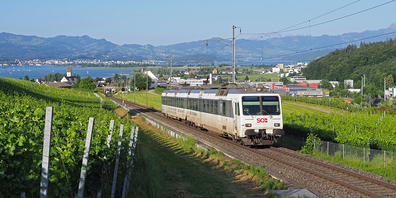 Der Pendelzug RBDe 566 NPZ unterwegs in Ausserschwyz: Wird er ein zweites Leben als historischer Zug erhalten?