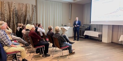 Referent Jürg Rauchenstein (ElCom) hielt im Rahmen des HEV-Feierabendgesprächs einen spannenden Vortrag rund um das Thema Strom.