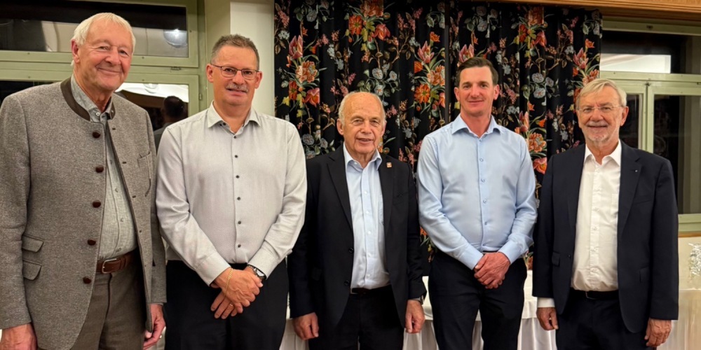 Eugen Mossdorf (Wahlkommission) Damian Schelbert (Gemeinderatskandidat der SVP) Ueli Maurer (Alt-Bundesrat SVP) Daniel Meyer (Wahlkommission) Hans Rutschmann (Alt-Nationalrat SVP und Wahlkommission)  