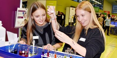 In der Schöntalhalle in Altstätten können Jugendliche interaktiv ihre berufliche Zukunft erforschen