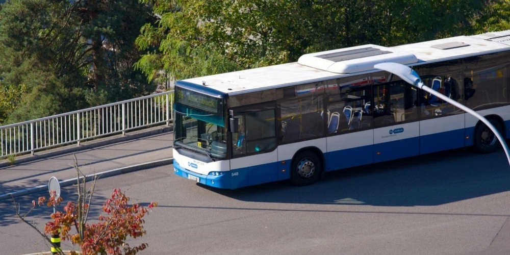 Temporeduktionen und andere Verzögerungen sollen den öffentlichen Verkehr künftig weniger beeinträchtigen.