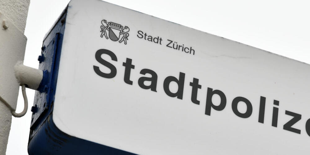 Ein Zürcher Stadtpolizist wurde fristlos entlassen, weil er eine Kollegin sexuell belästigt haben soll. (Symbolbild)