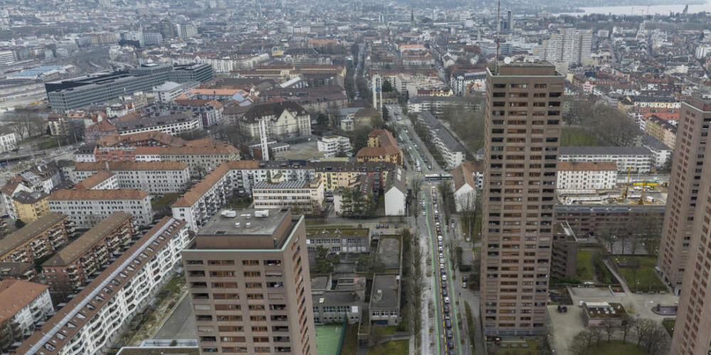 Die städtische Wohnsiedlung Hardau II in Zürich wird saniert. Nun wurde in mehreren Küchen Asbest gefunden. (Archivbild)