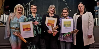 Gigi Moto, die Gewinnerinnen Kathrin und Simone Baumberger, die Gewinnerin Alice Köppel und Shaleen Mastroberardino, Präsidentin der Rheintaler Kulturstiftung