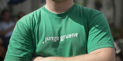 Ein Junger Grüner am 10-Jahre-Jubiläumsfest 2014 in Wabern bei Bern.