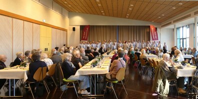 Über 80 Gäste waren zur Jubilaren-Feier in den Kirchgemeindesaal Haldenbüel gekommen.