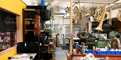 Einbrecher entwendeten im Musikhaus Windspiel in Schindellegi auch Kundeninstrumente aus der Werkstatt.