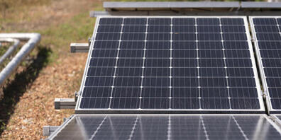 Im Kanton St.Gallen werden jährlich Photovoltaikanlagen auf einer Fläche von rund 70 Fussballfeldern verbaut. (Symbolbild)