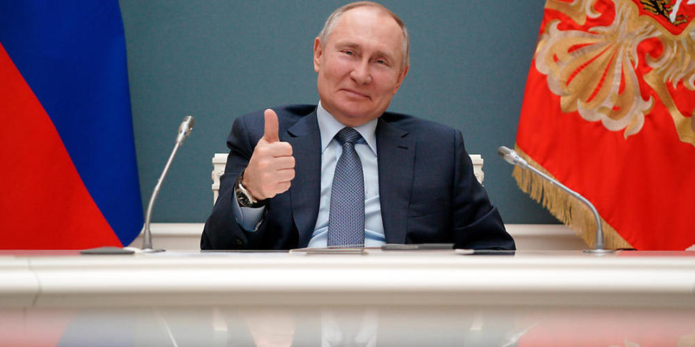 ARCHIV - Wladimir Putin, Präsident von Russland, zeigt während einer Videokonferenz mit dem türkischen Präsidenten Erdogan mit dem Daumen nach oben. Foto: Alexei Druzhinin/Pool Sputnik Kremlin/AP/dpa - ACHTUNG: Nur zur redaktionellen Verwendung un...