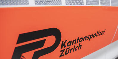 Die Kantonspolizei Zürich wollte am frühen Montagmorgen auf der A1 nach dem Gubristtunnel die Insassen eines Autos kontrollieren. Nach einer Verfolgungsfahrt wurden zwei Männer verhaftet. (Symbolbild)