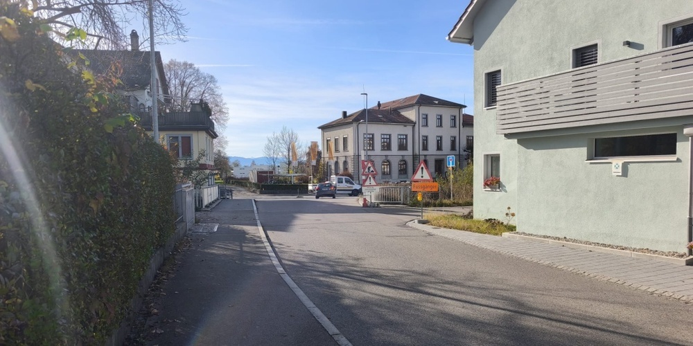 Die Situation an der Eichholzstrasse - Wallenbachstrasse ist nach Ansicht vieler besorgter Eltern unübersichtlich und gefährlich.