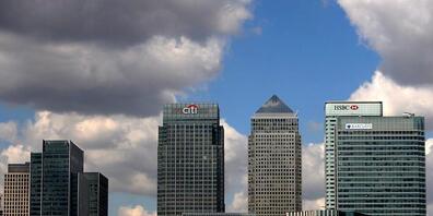 Britische Firmen sollen bis zu 10 Millionen Pfund Corona-Kredit erhalten. Im Bild das Londoner Bankenviertel Canary Wharf. (Symbolbild)