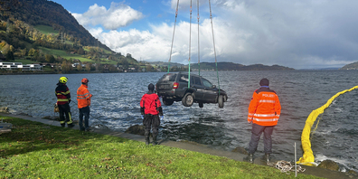 Das Auto rollte unbemannt in den Zugersee.