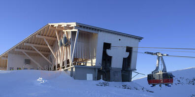 Das Gipfelgebäude von Herzog &amp; de Meuron auf dem Chäserrugg im Skigebiet Toggenburg. Die Stiftung Landschaftsschutz Schweiz  hat den Toggenburg Bergbahnen als Vorreiterin für Baukultur im Alpentourismus  den Preis "Landschaft des Jahres 2021" ...