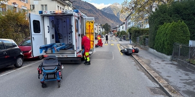Die Rollerfahrerin musste mit der Ambulanz ins Spital gebracht werden.