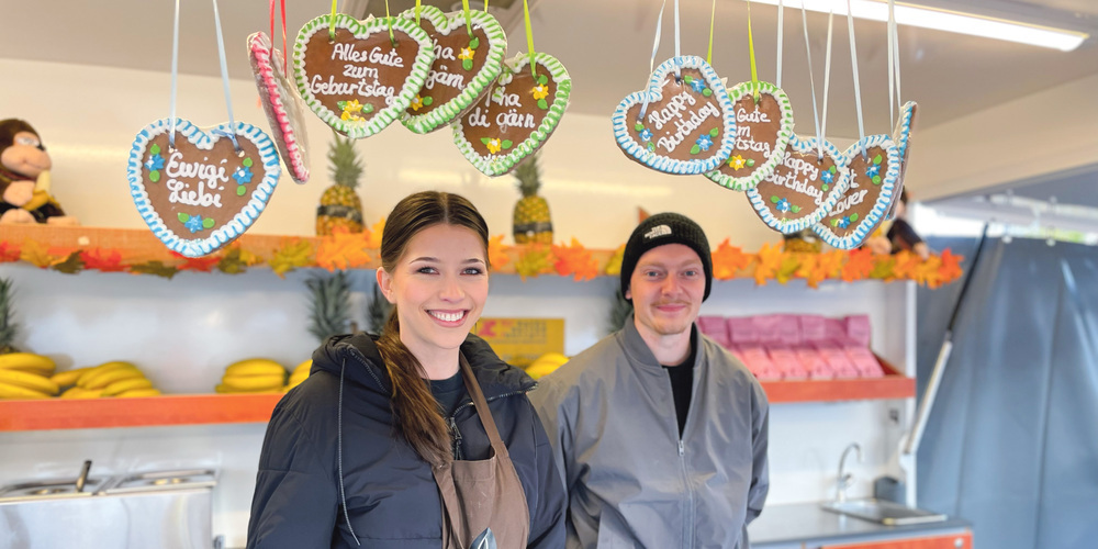 Zuckerwatte, Lebkuchenherzen und Kokos-Schokoküsse: Schleckmäuler kommen bei Selina und Fabian voll auf ihre Kosten. Und ein paar Früchte verstecken sich auch noch unter der Schoggi.