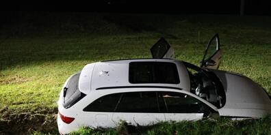 Bei einem Unfall in Oberägeri ZG wurde ein 33-jähriger Autofahrer am Freitagabend erheblich verletzt.